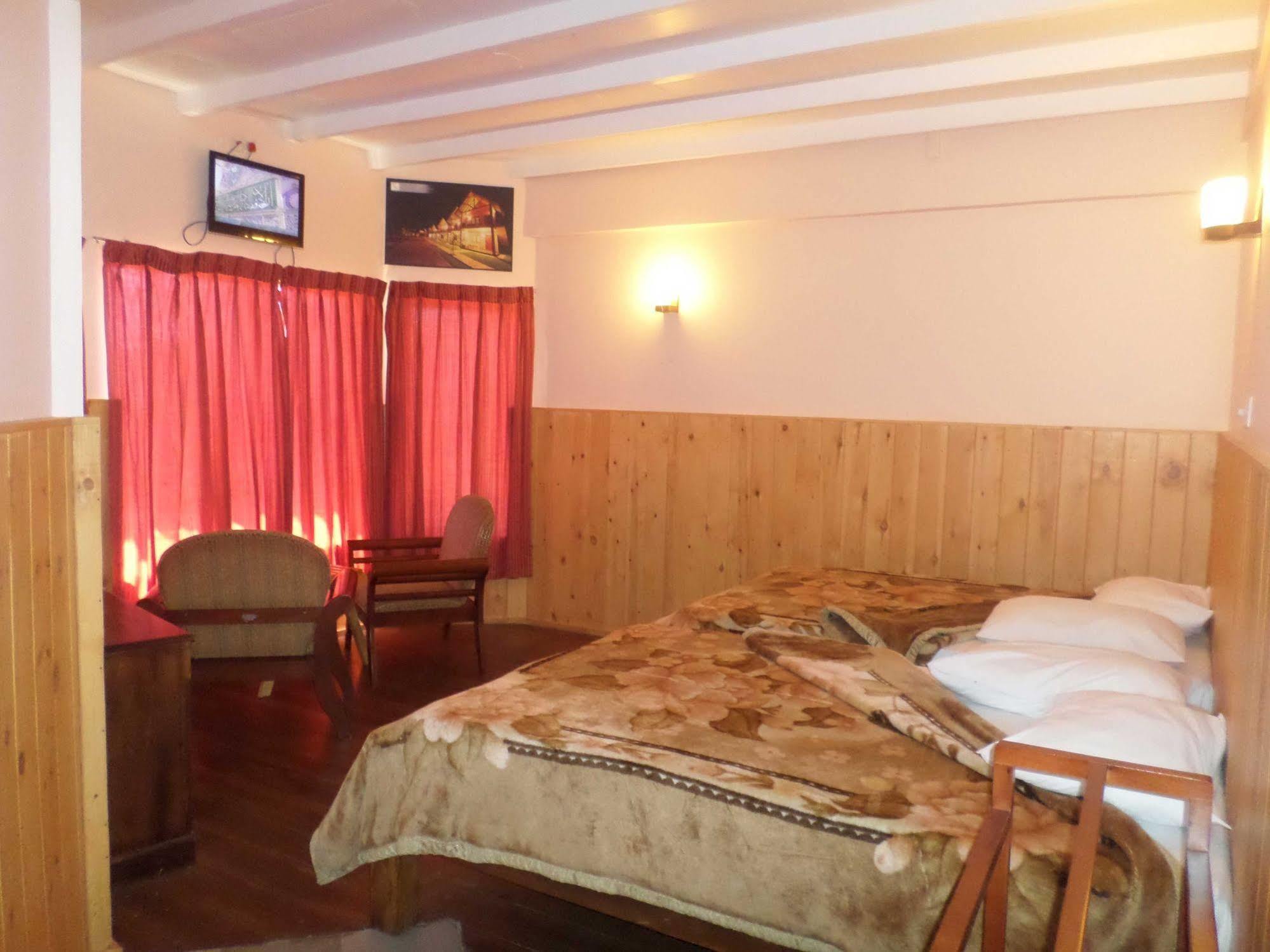 Vista Hotel Eden Hill Νουβάρα Ελίγια Εξωτερικό φωτογραφία